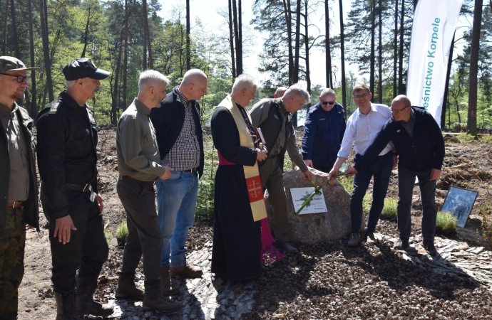 {W Nadleśnictwie Korpele niedaleko Szczytna posadzono dęby poświęcone pamięci Jana Pawła II.}